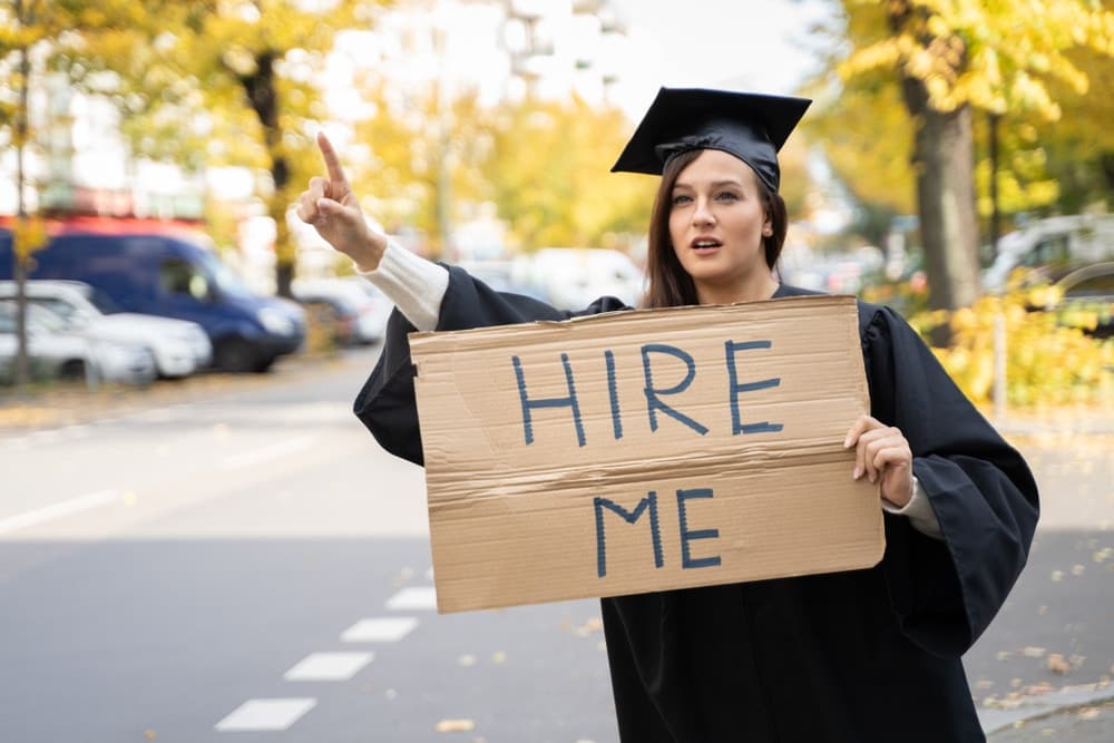 Universitet Məzunlarının İşlə Təminat Faizi Niyə Vacibdir?